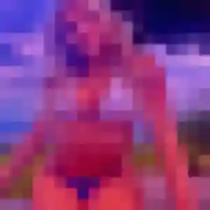 Dina, 22 ans, connectée à Bourg-en-Bresse pour un rencontre cougar