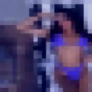 Louisa, 28 ans, en ligne à Jœuf pour un rencontre cougar