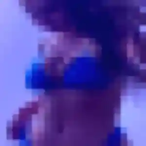 Axelle, 21 ans, connectée à Rivière-Pilote pour une rencontre coquine